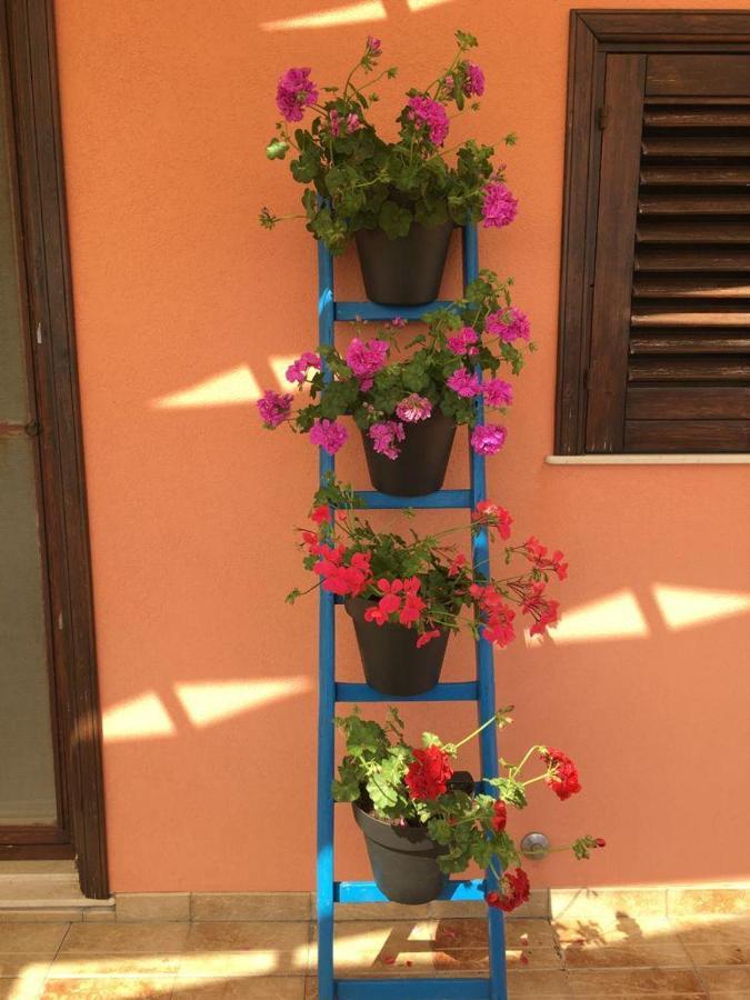 La Stanza Delle Muse In Villa Con Piscina Fontane Bianche Exterior foto